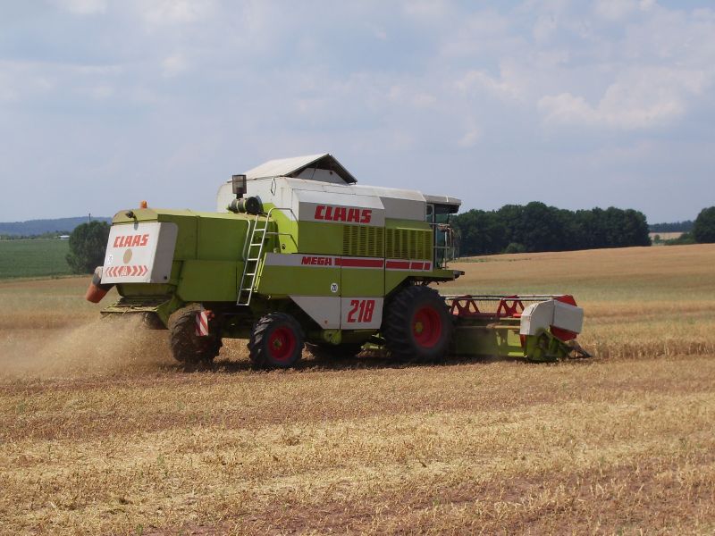 Claas Mega 218 03.jpg